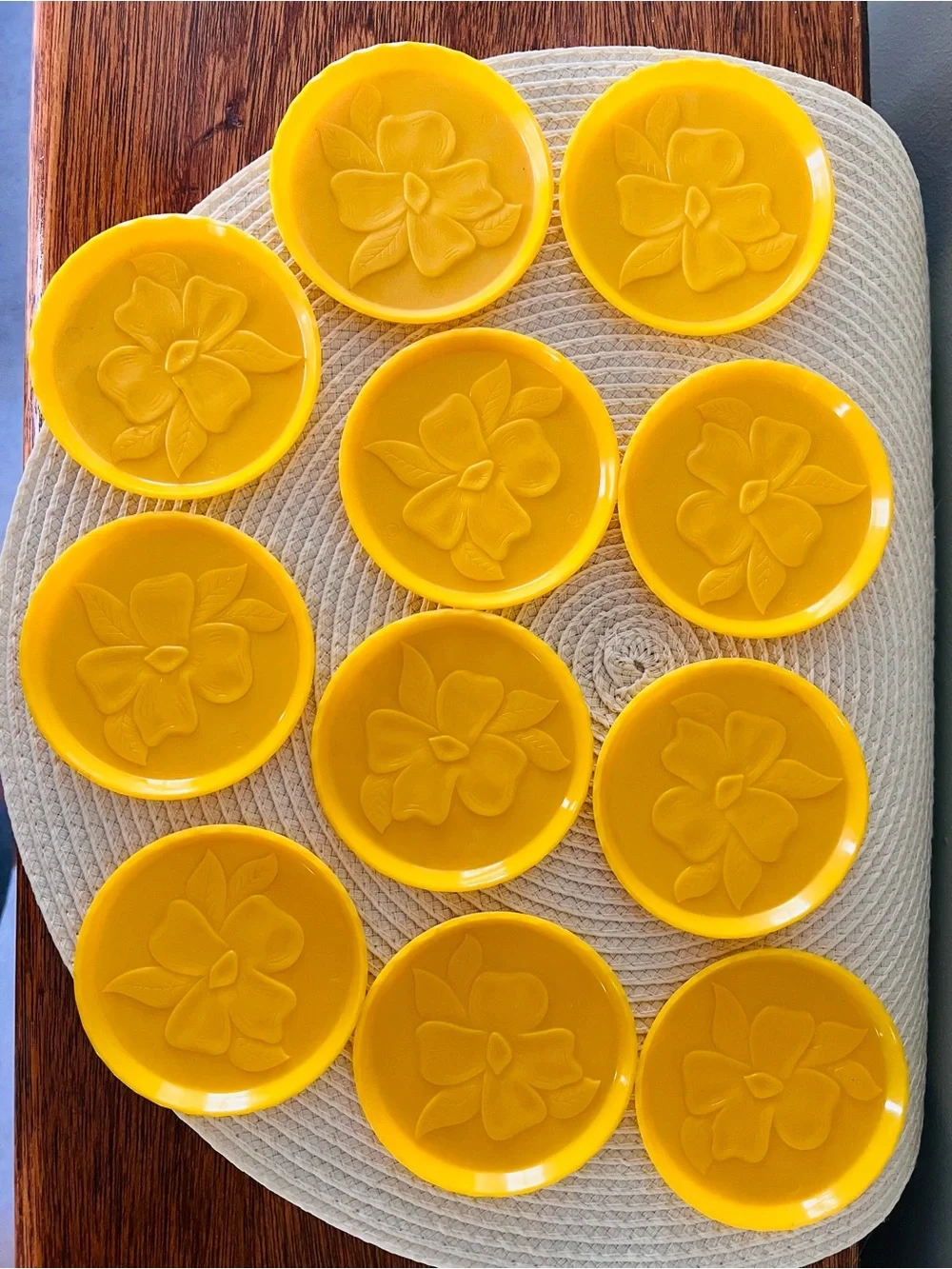 🌺🍹🗿 Set of 11 Mid Century Vintage yellow tropical hibiscus Coasters Tiki bar